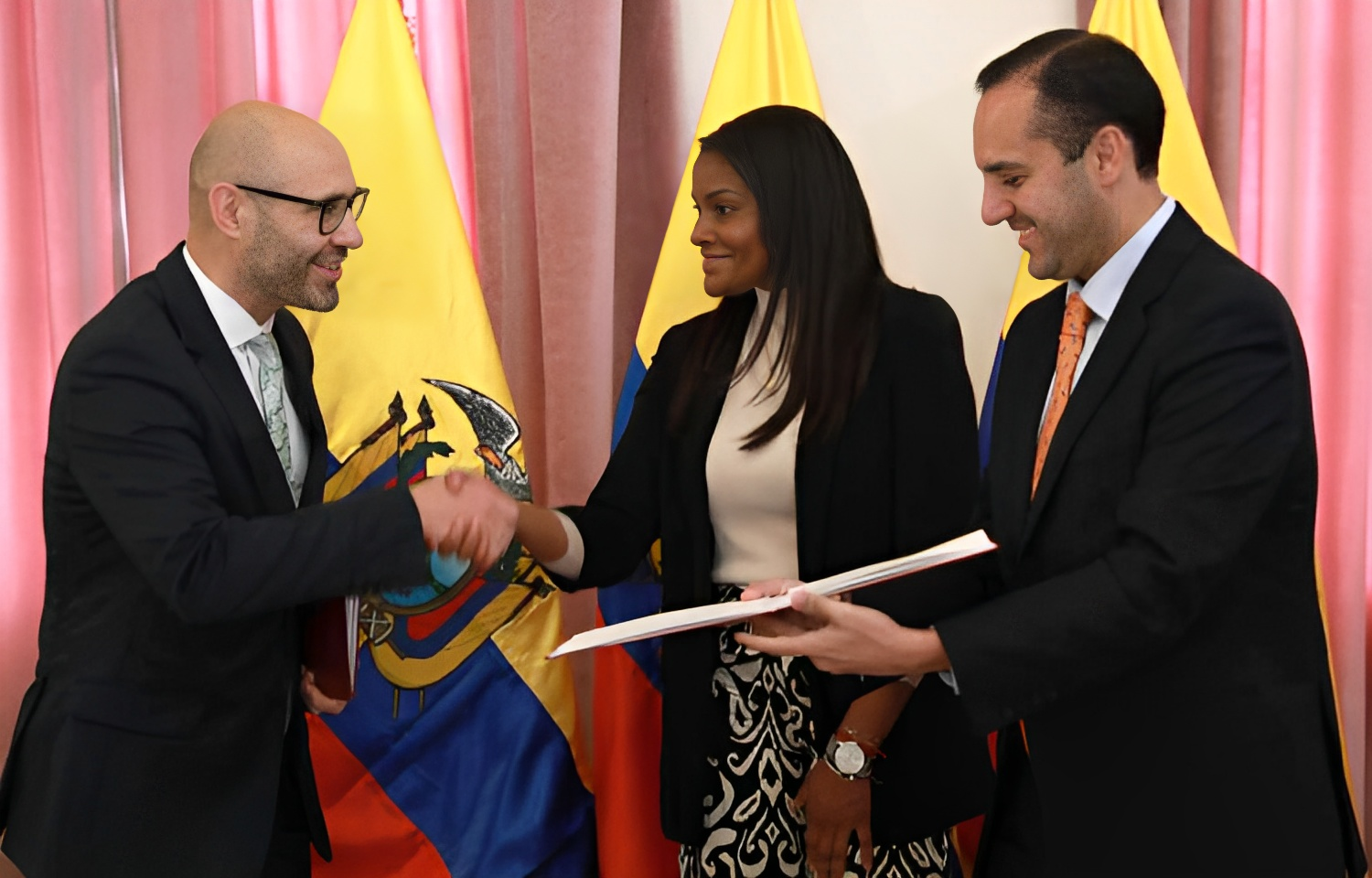 Ecuador signing 2